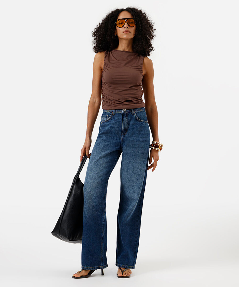 blusa feminina decote canoa franzida marrom