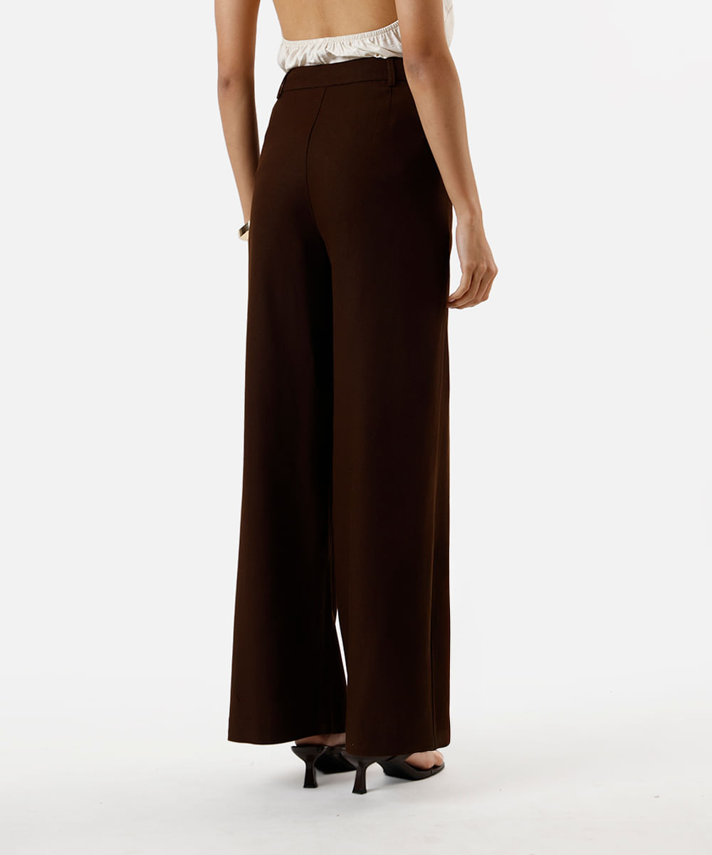 calça wide leg feminina de alfaiataria com linho e pregas marrom