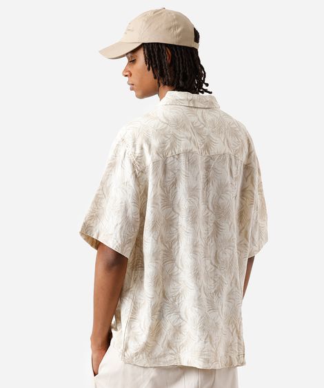 camisa masculina com linho manga curta folhagens bege