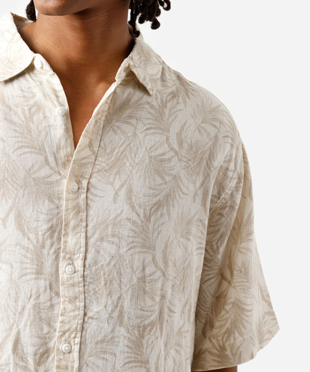 camisa masculina com linho manga curta folhagens bege