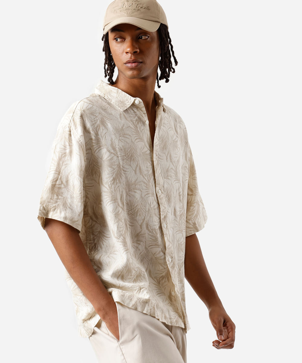 camisa masculina com linho manga curta folhagens bege
