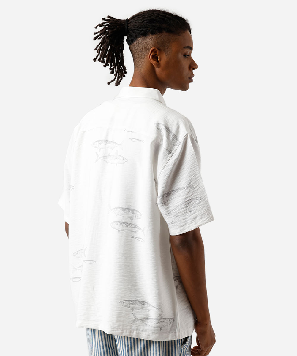 camisa masculina com viscose manga curta sardinhas colorida