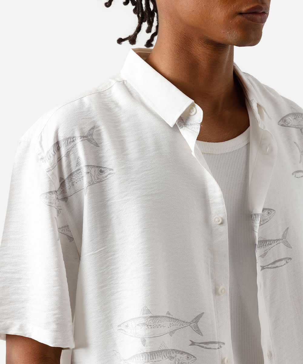 camisa masculina com viscose manga curta sardinhas colorida