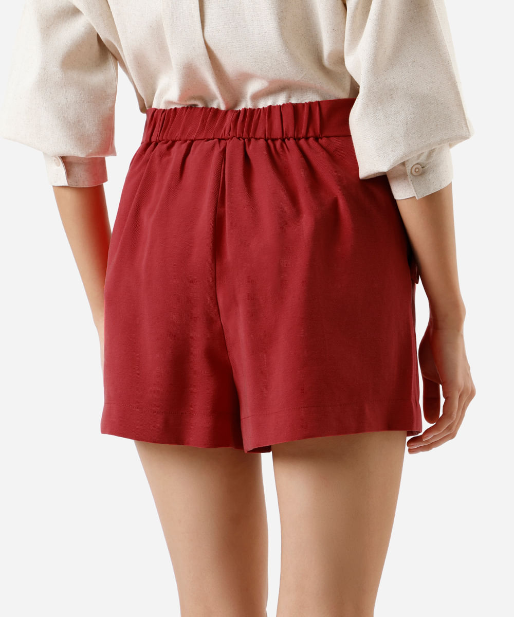 short de alfaiataria feminino com viscose e pregas cós elástico vermelho