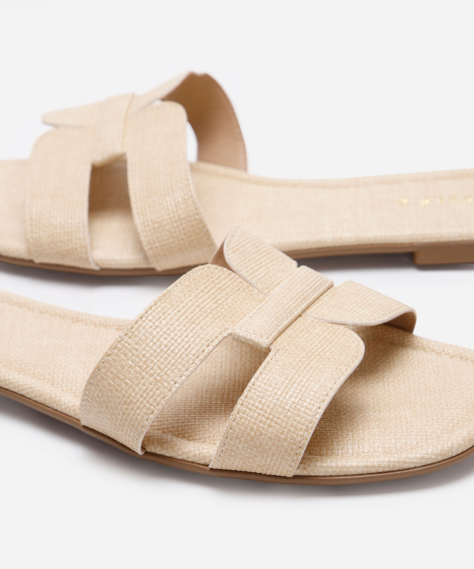 rasteirinha feminina com recorte oneself bege