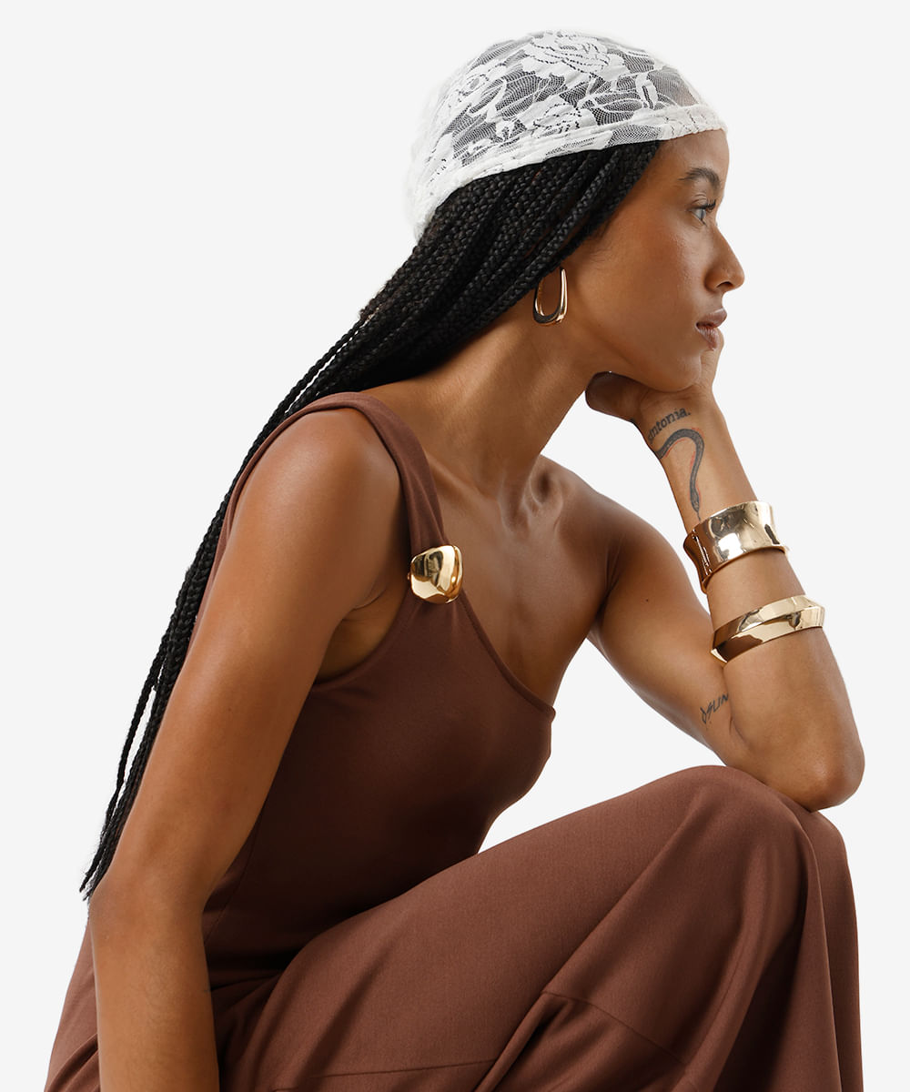 vestido midi feminino ombro único franzido marrom