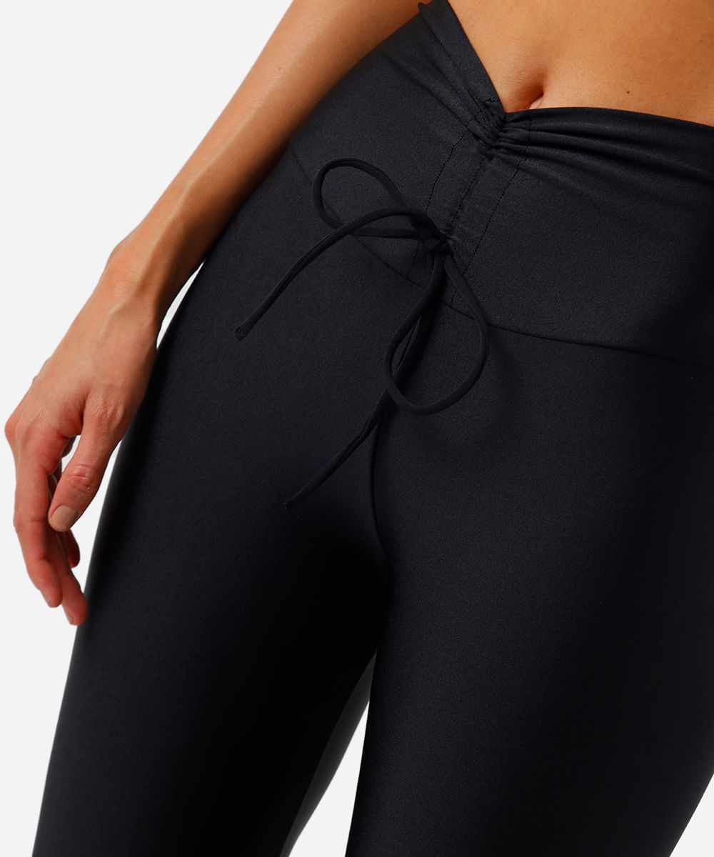 calça legging feminina esportiva com franzido preta