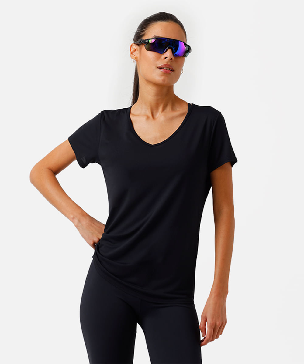 camiseta feminina de poliamida decote v esportiva preta