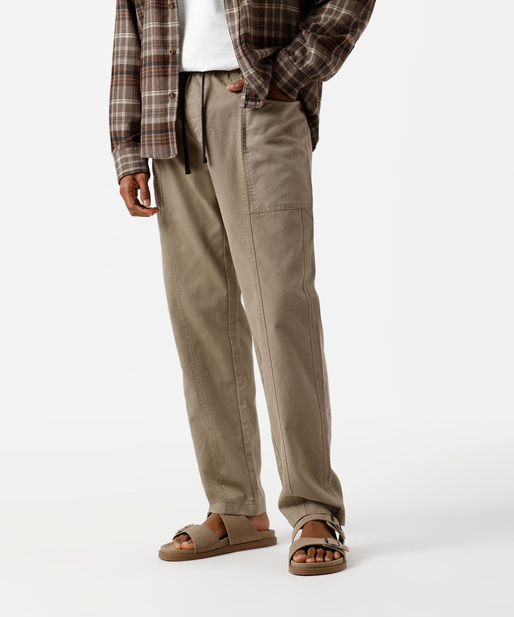 calça jogger masculina de sarja texturizada bege