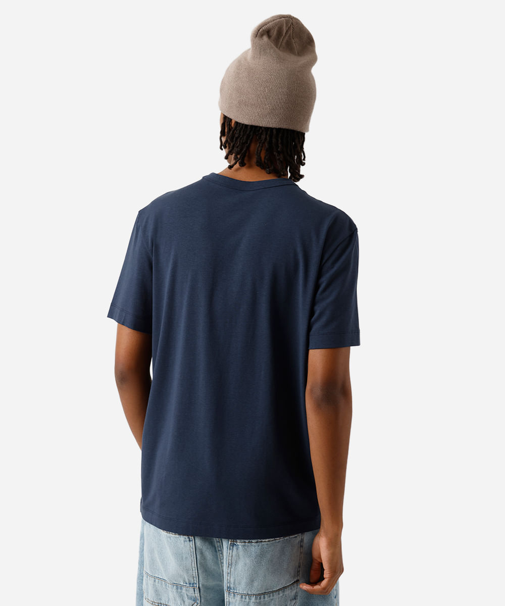 camiseta masculina com algodão peruano azul