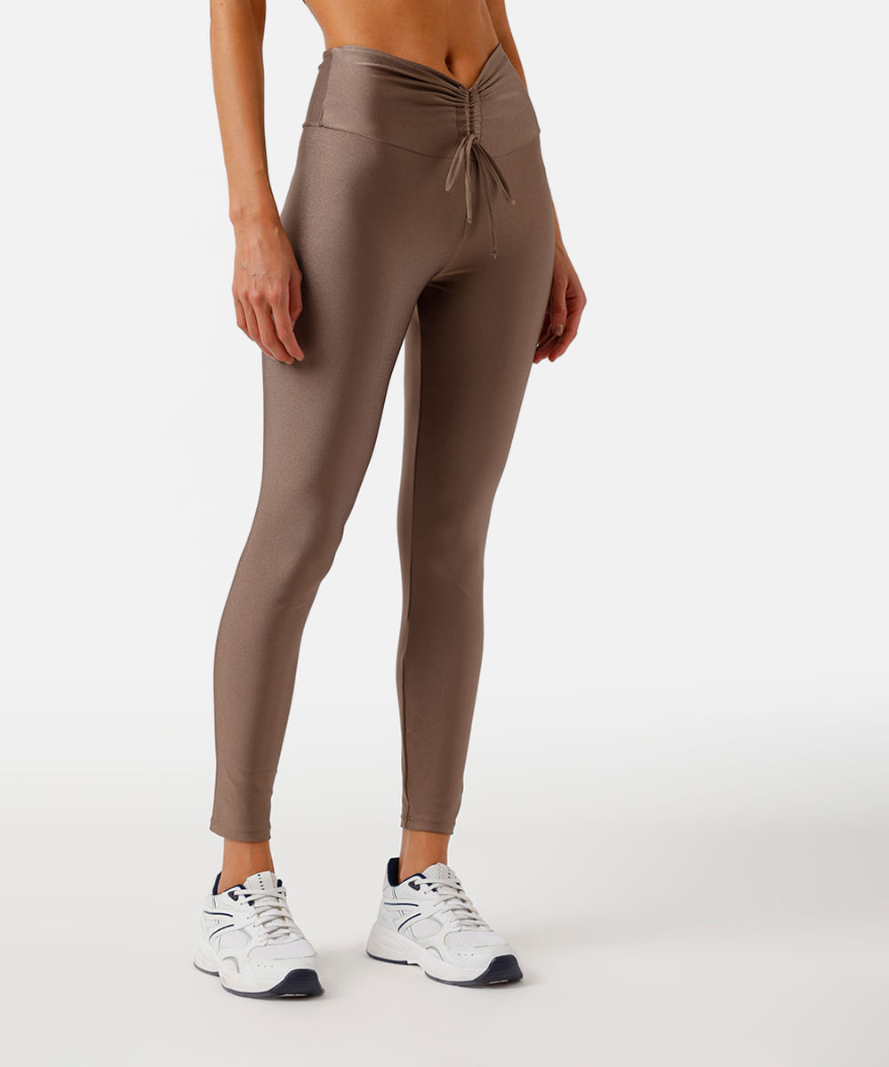 calça legging feminina esportiva com franzido marrom
