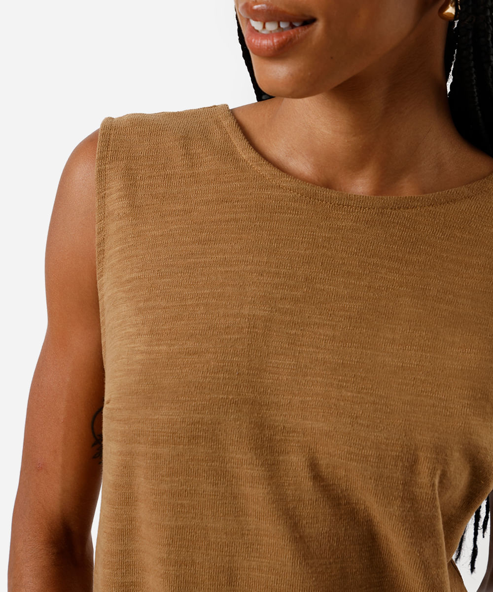 vestido curto feminino decote redondo marrom