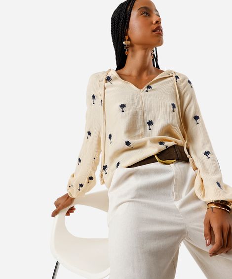 bata feminina com viscose bordado folhagens bege