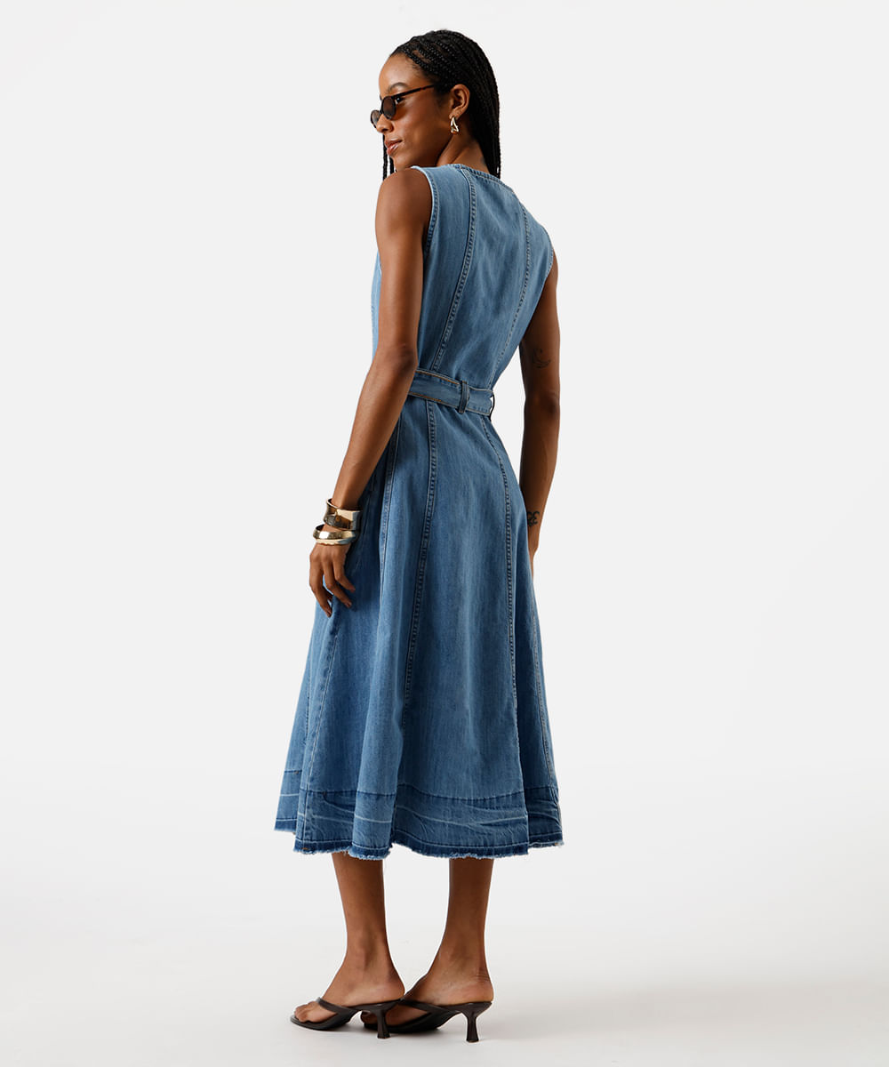 vestido midi feminino jeans com recortes e cinto azul