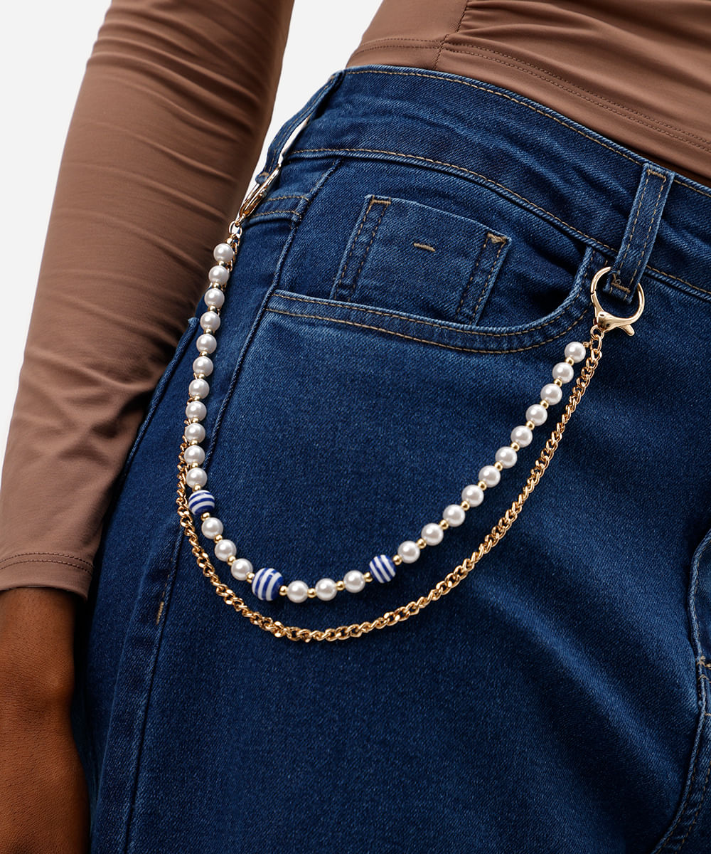 chaveiro bag charm com pérolas e corrente dourado