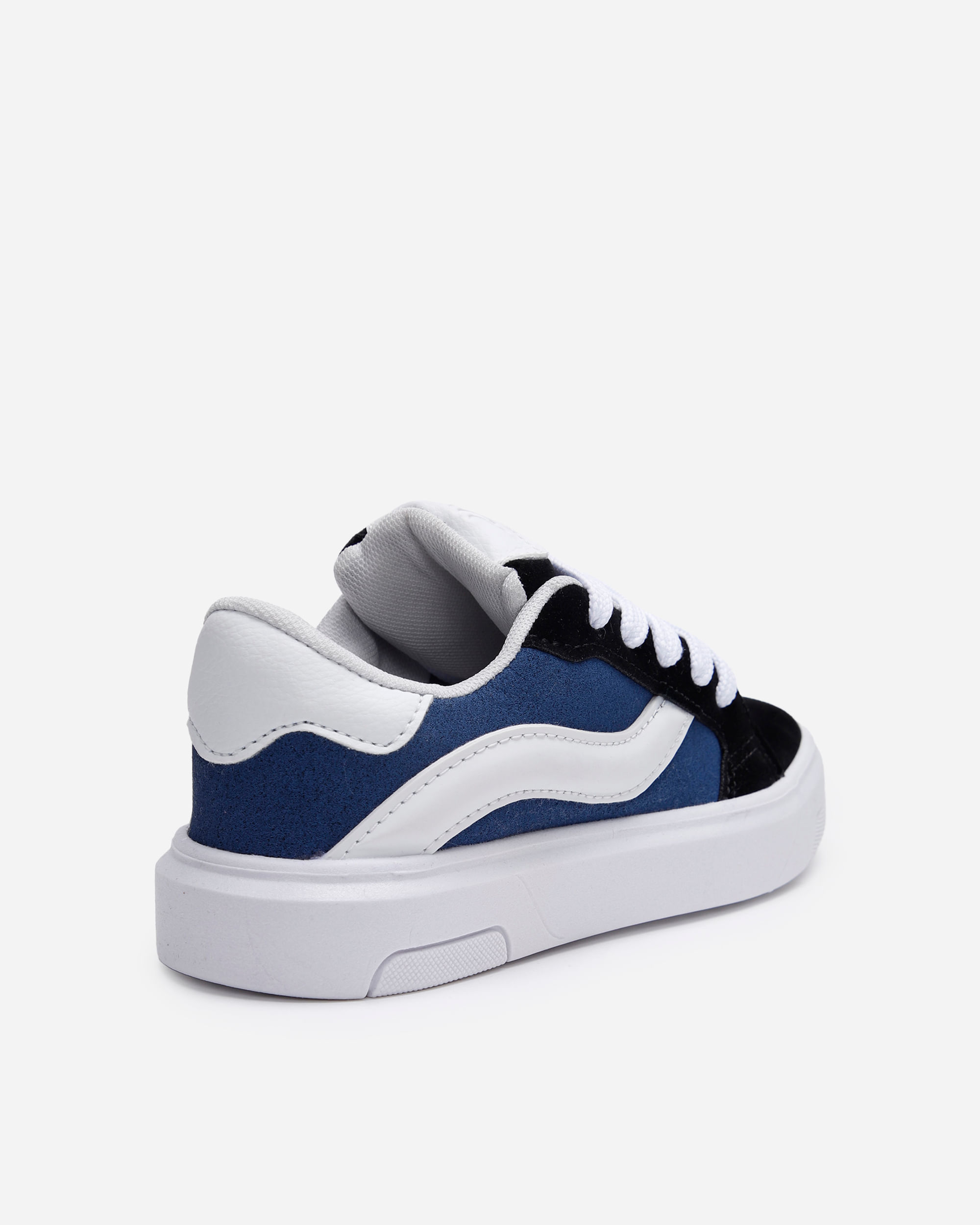 Tênis infantil com recortes azul