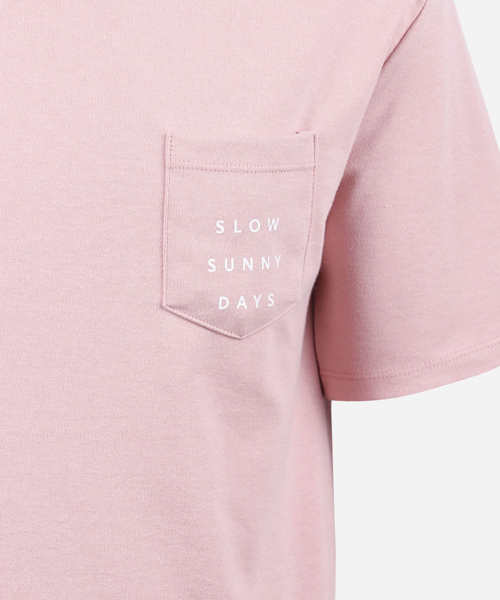 camiseta juvenil com algodão e bolso estampado rosa