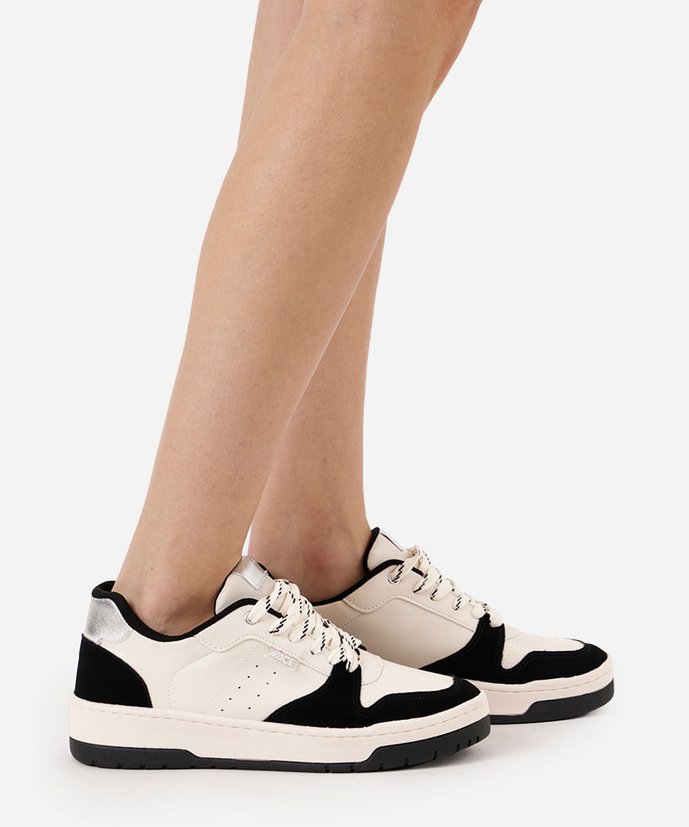 tênis casual com recortes off white