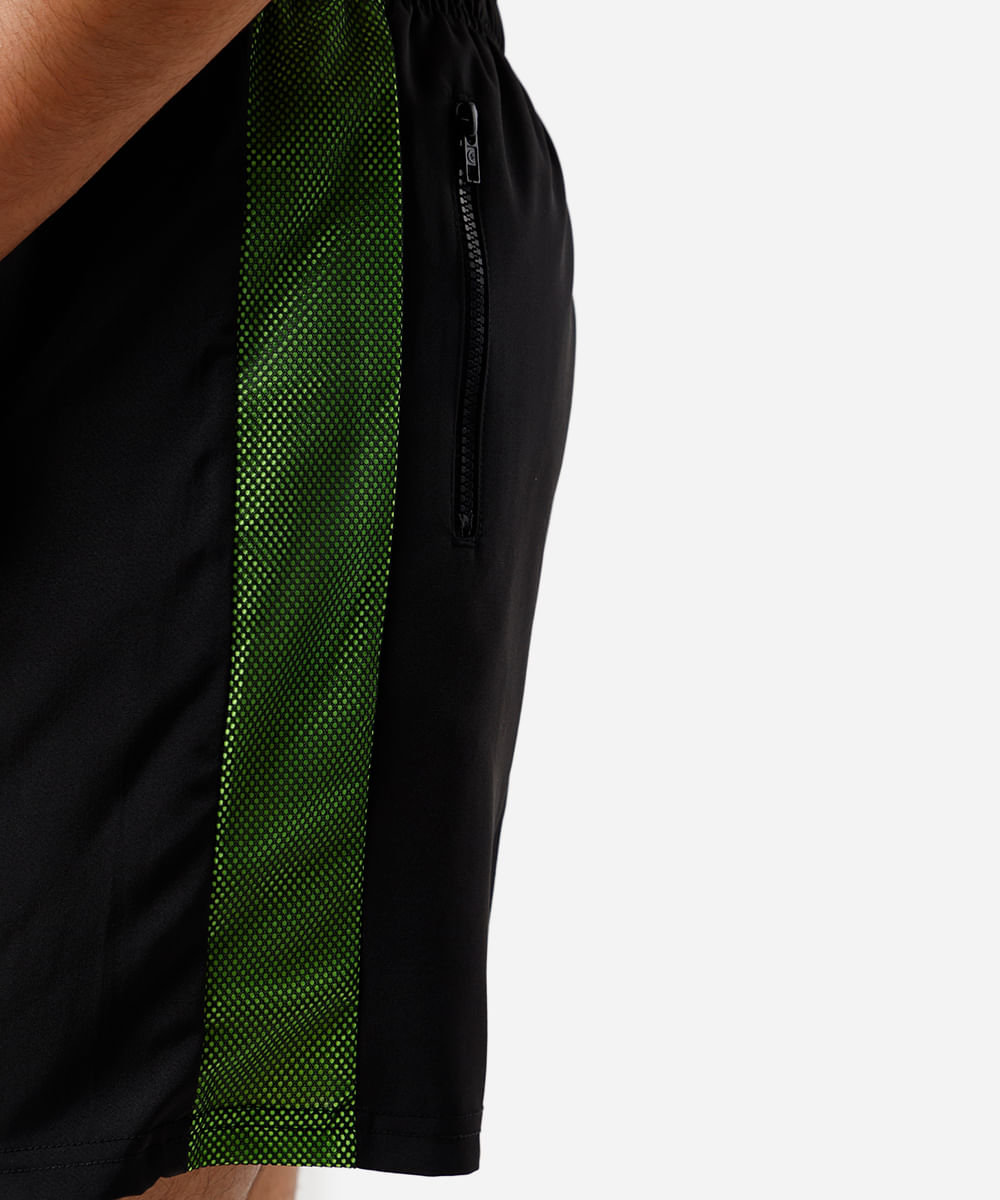 bermuda esportiva masculina com recorte lateral verde
