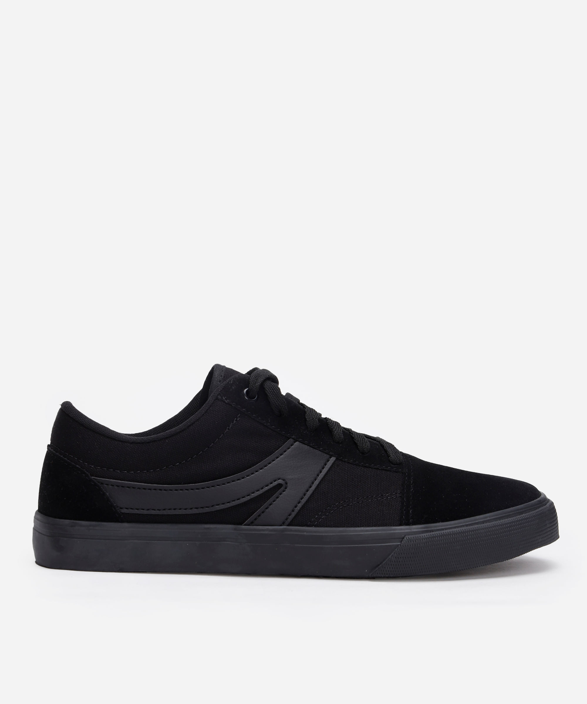 tênis casual com recorte preto