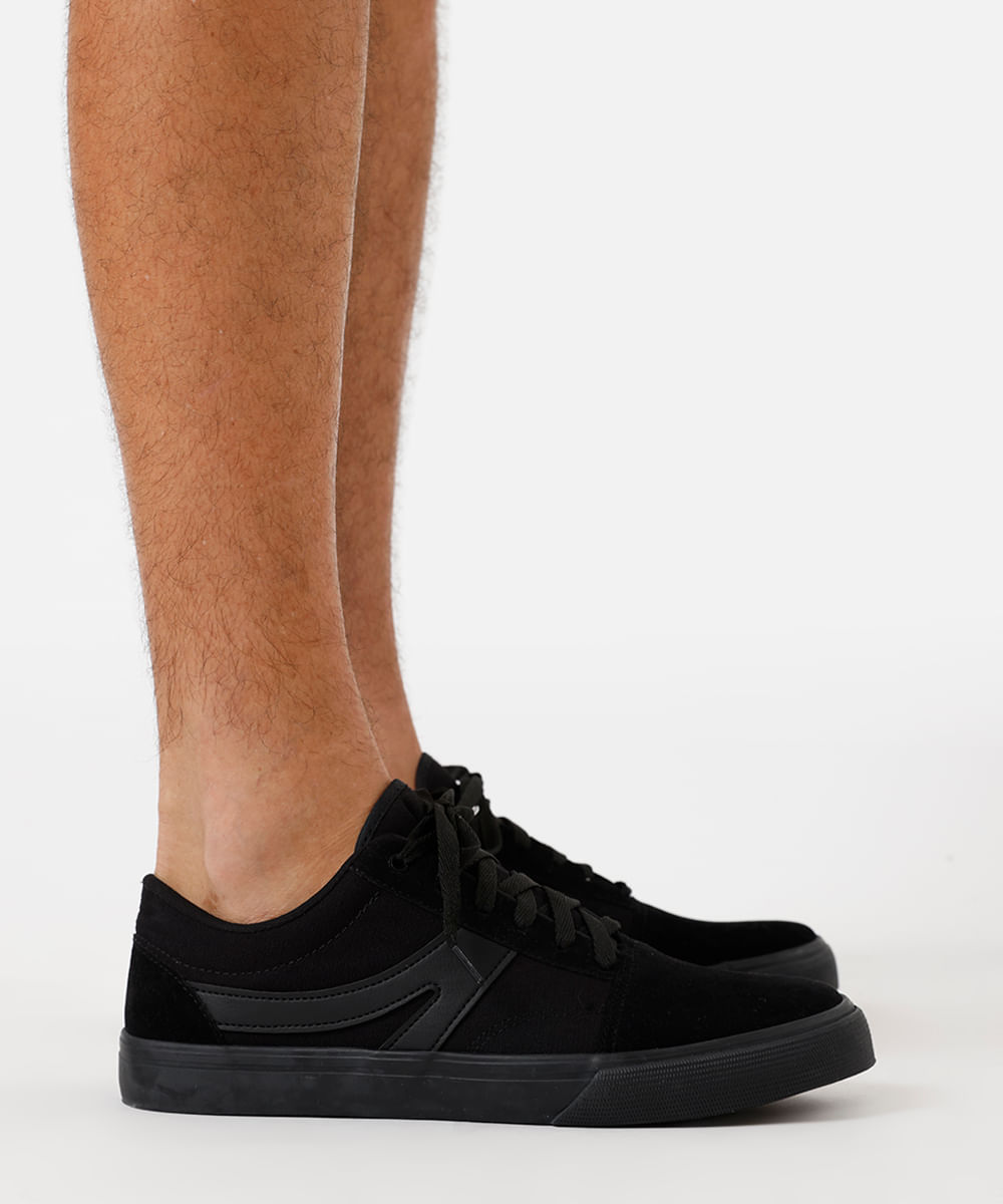 tênis casual com recorte preto