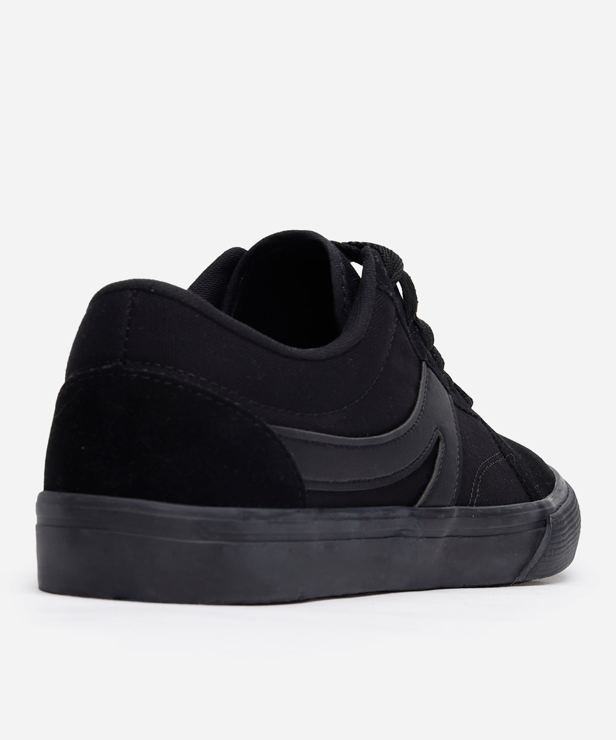 tênis casual com recorte preto