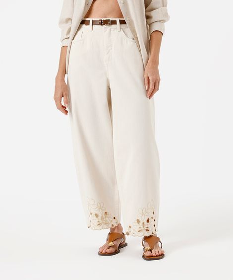 calça baggy feminina de sarja com bordado floral off white