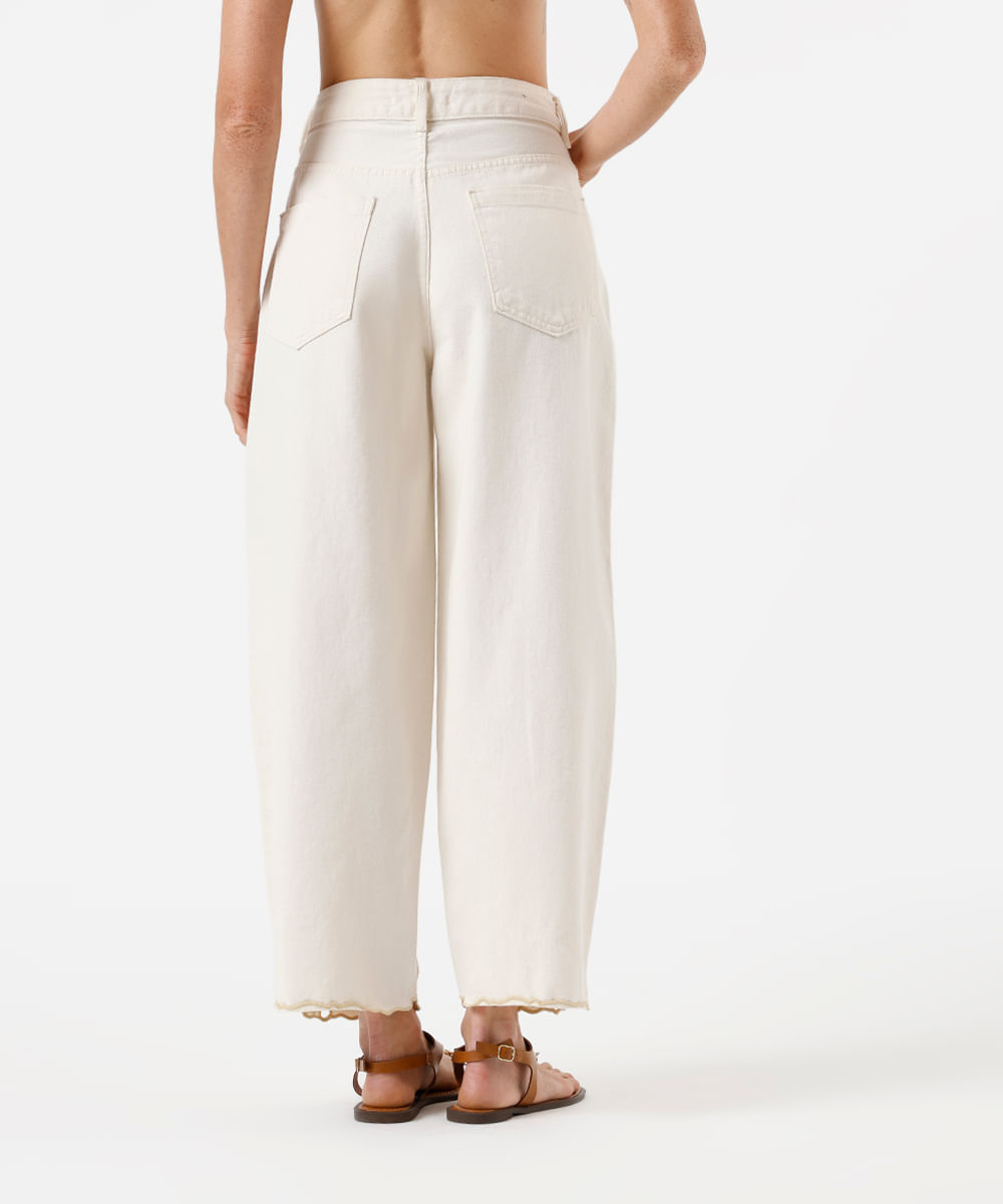 calça baggy feminina de sarja com bordado floral off white