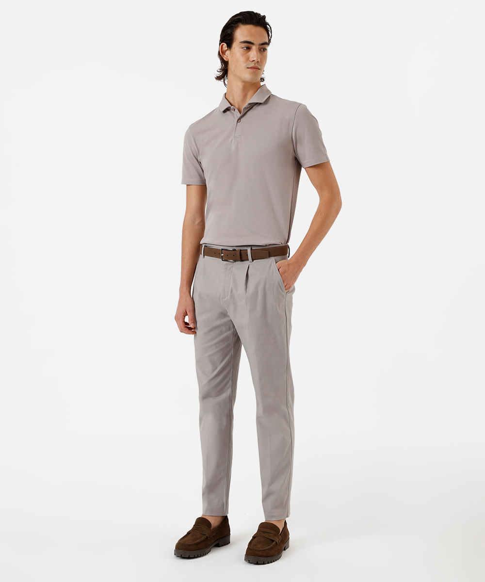 calça reta masculina de sarja com pregas cinza