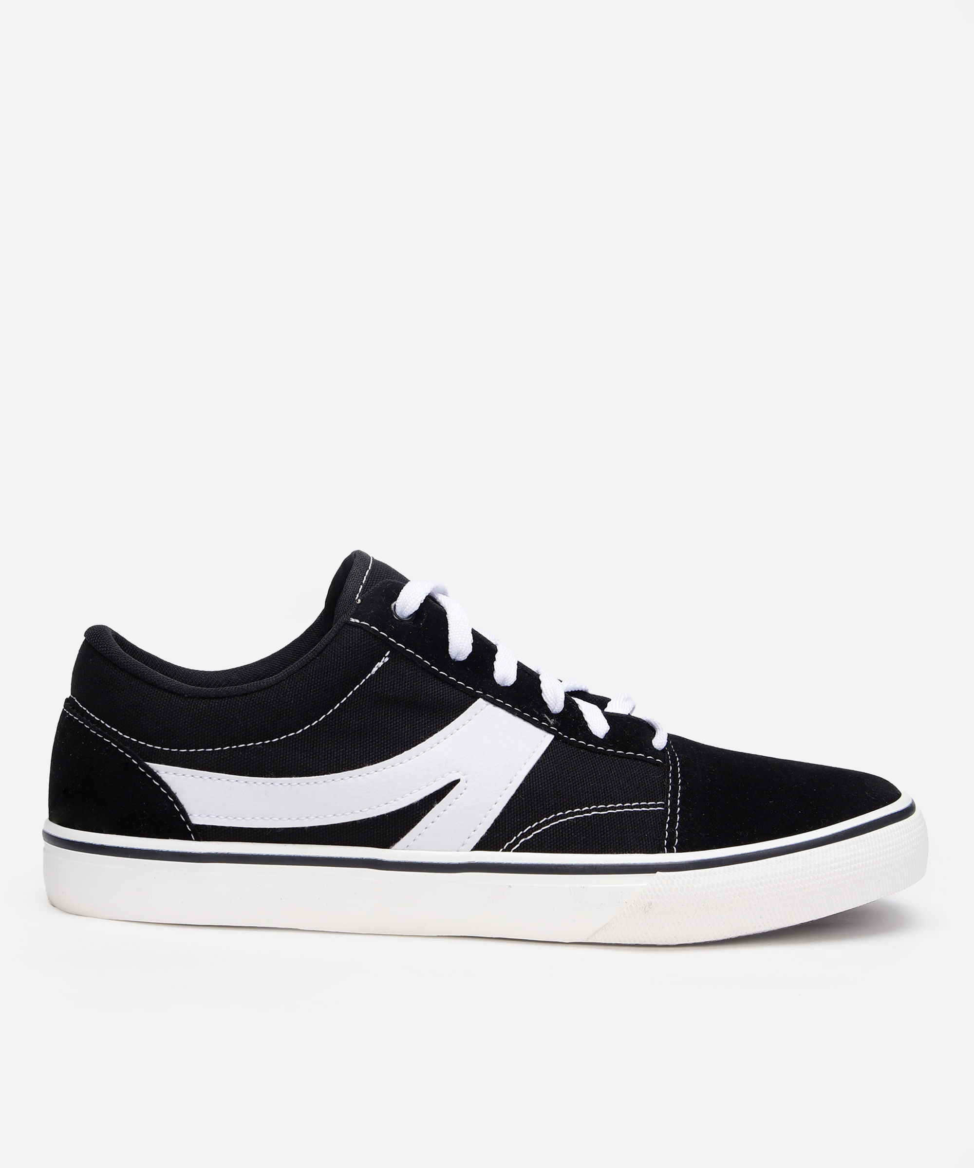 tênis casual com recorte preto
