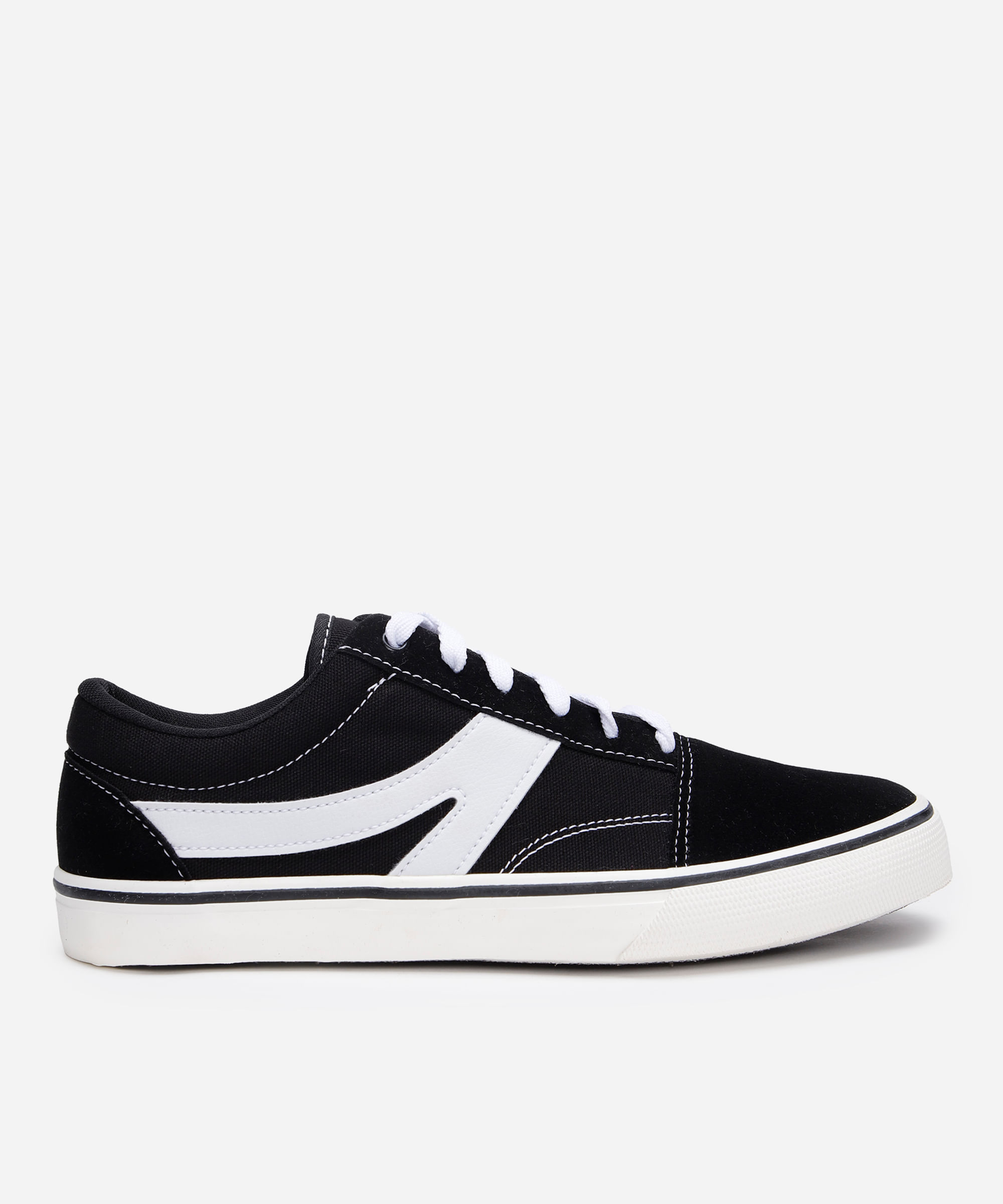 tênis casual com recorte preto