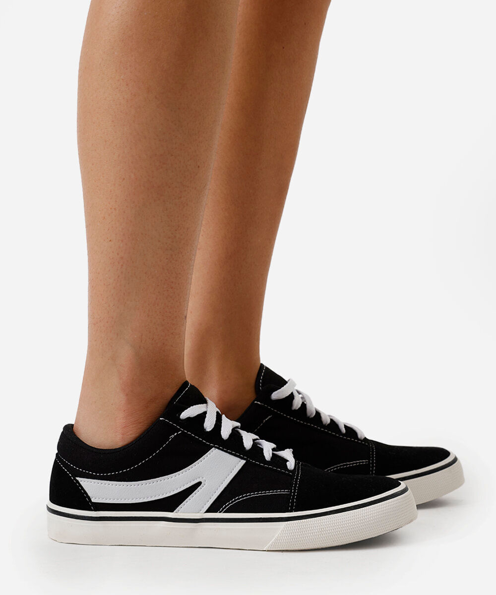 tênis casual com recorte preto