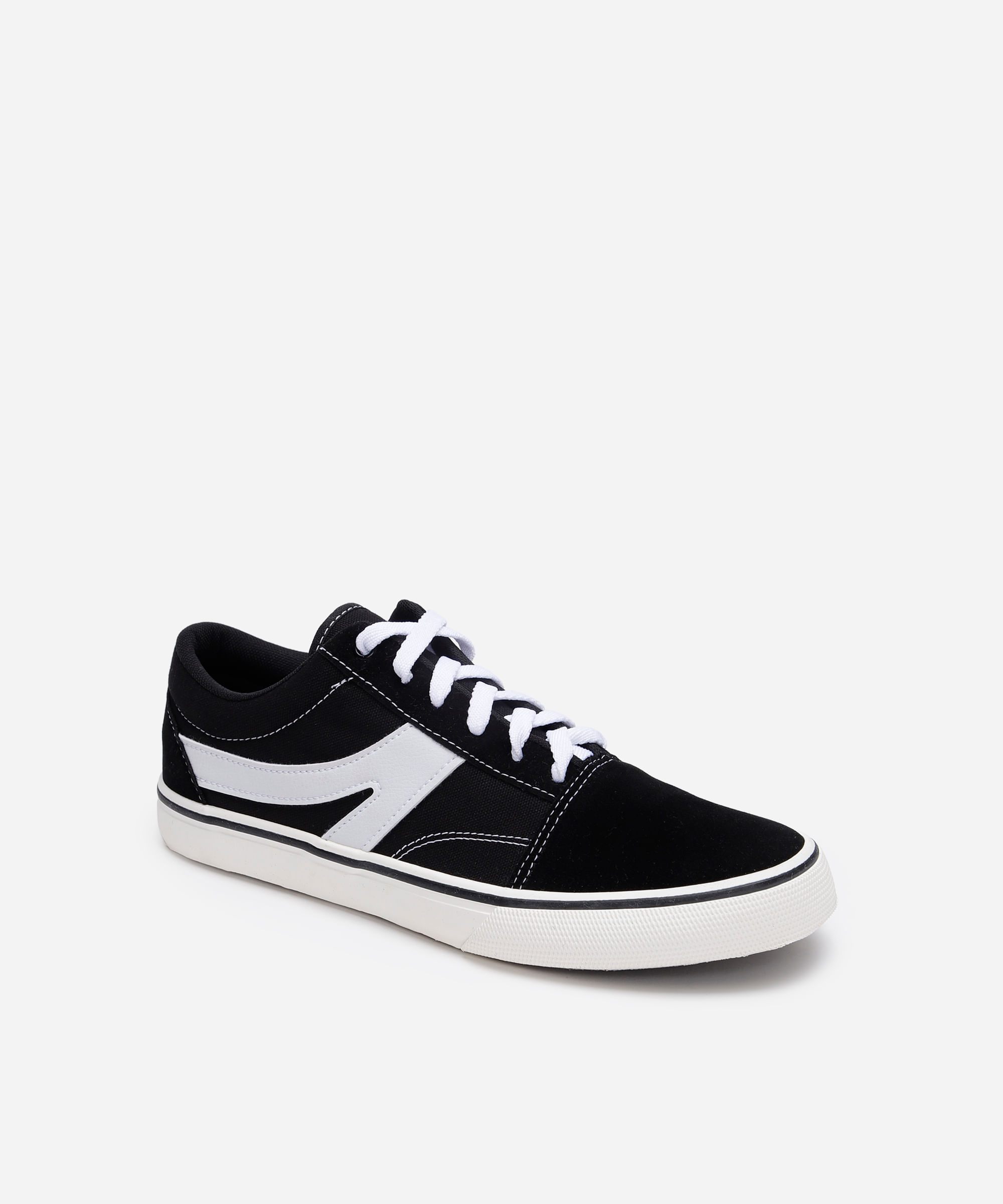 tênis casual com recorte preto