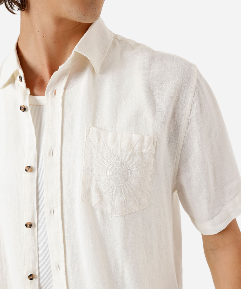 camisa masculina com linho e bordado manga curta off white