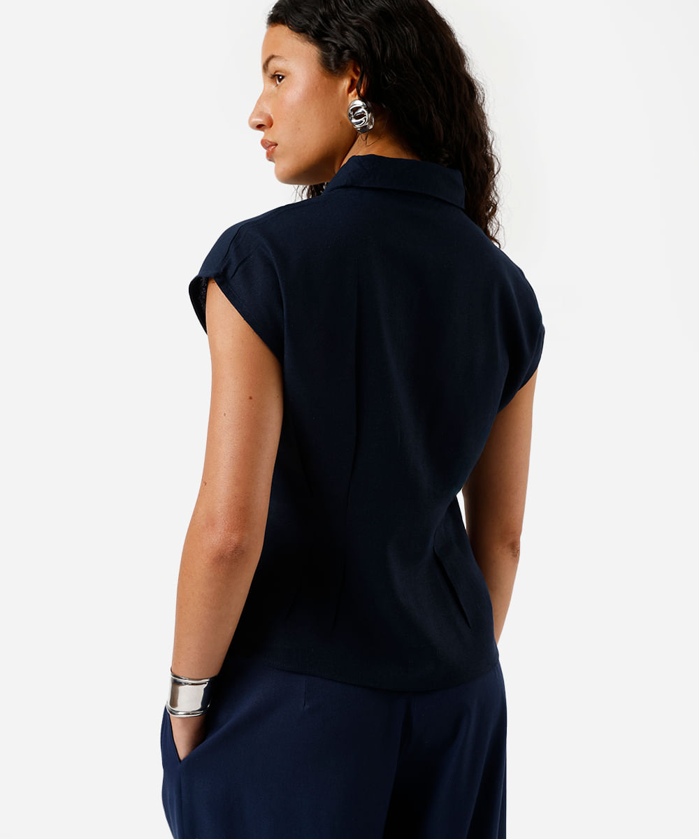 camisa feminina com linho e pregas azul