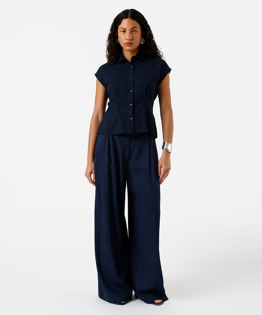 camisa feminina com linho e pregas azul