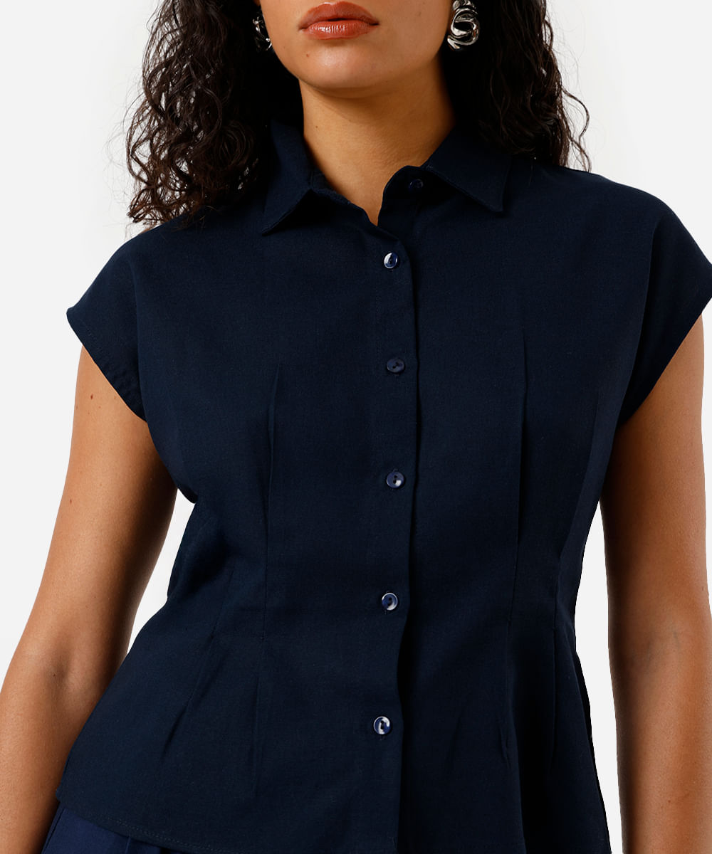 camisa feminina com linho e pregas azul