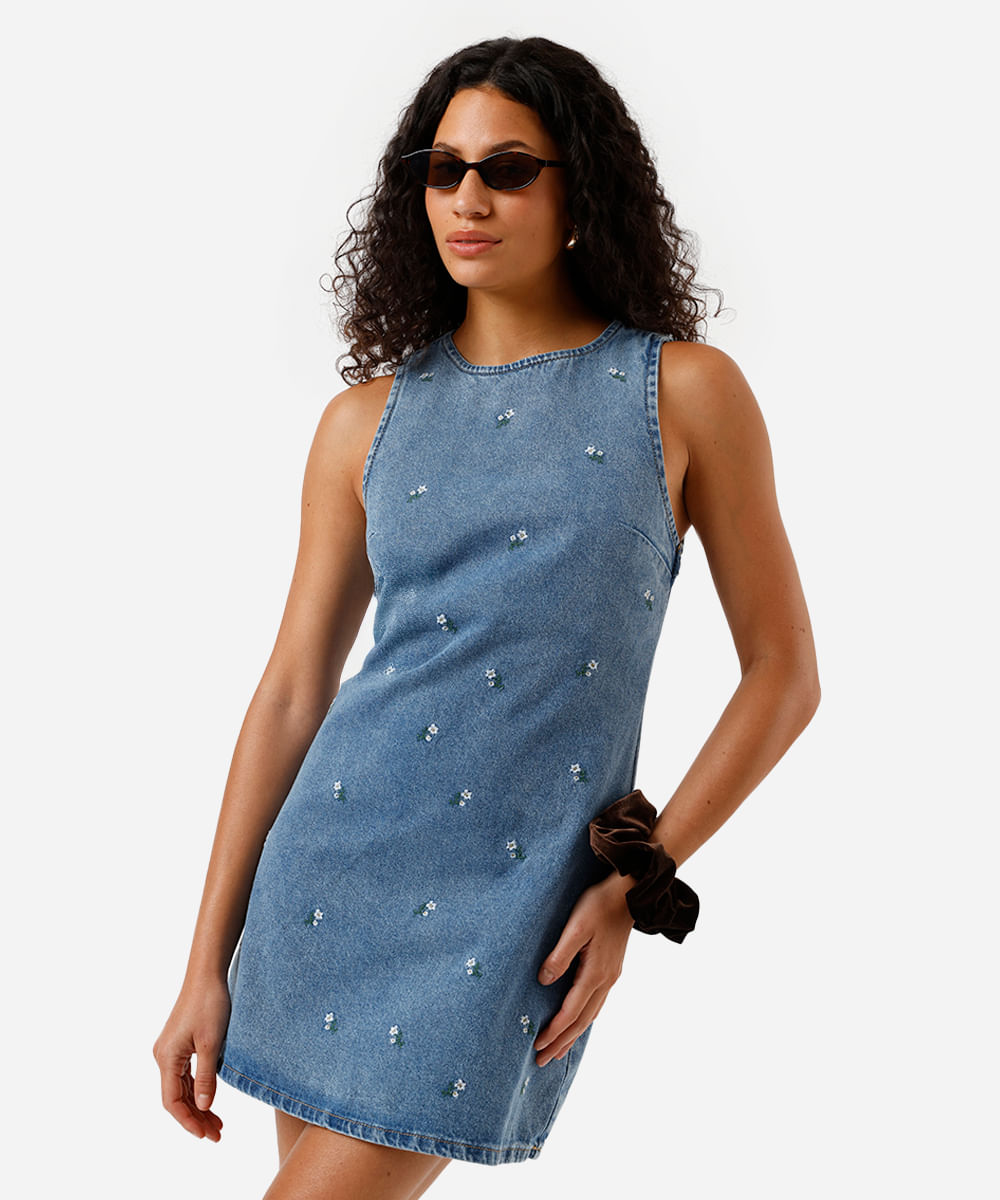 vestido curto feminino jeans com bordado floral azul