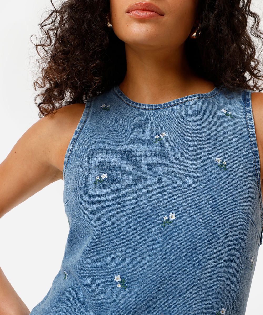 vestido curto feminino jeans com bordado floral azul