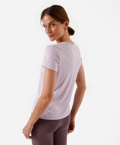 camiseta esportiva feminina com listras lilás