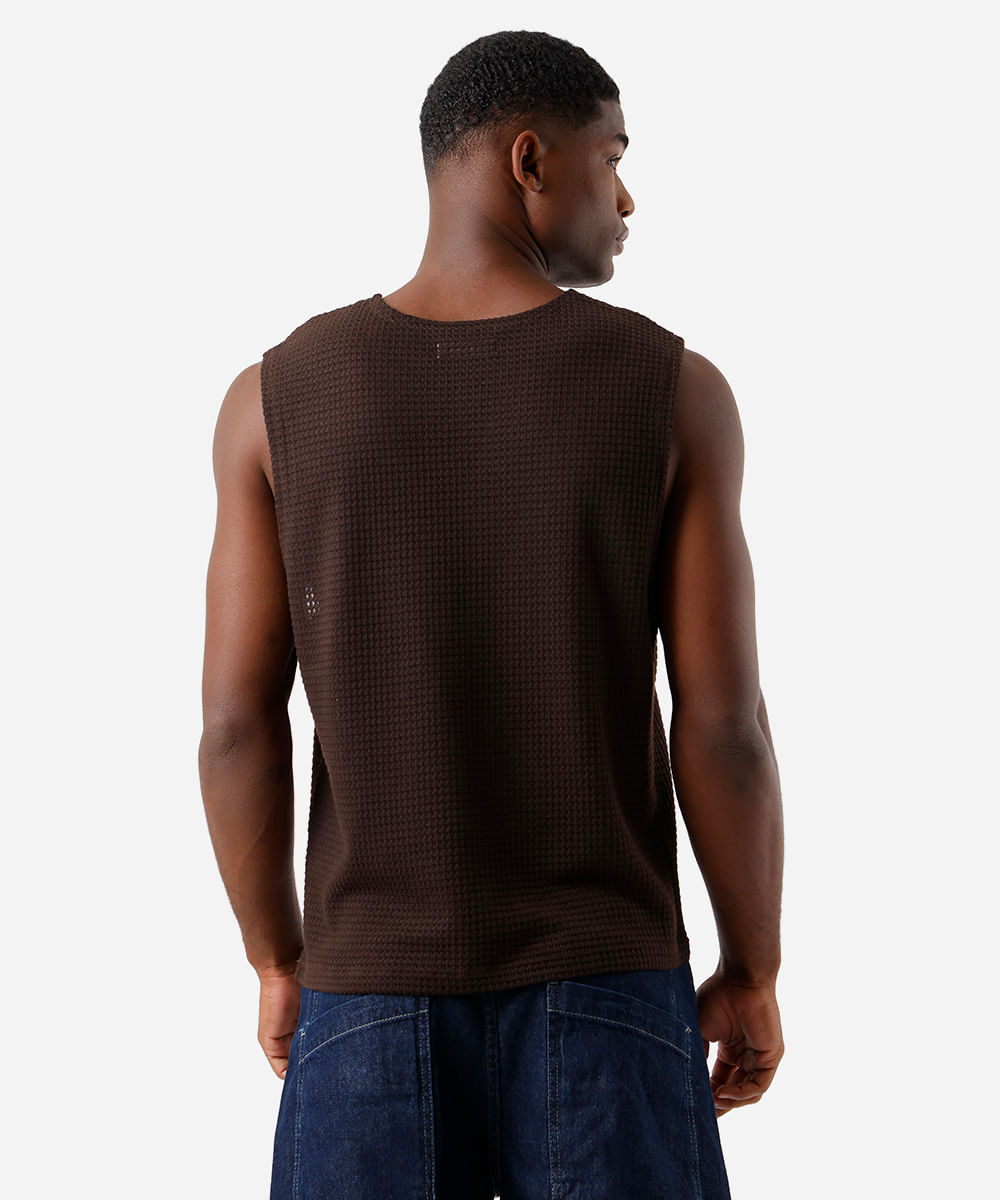 regata masculina de tricot texturizada marrom