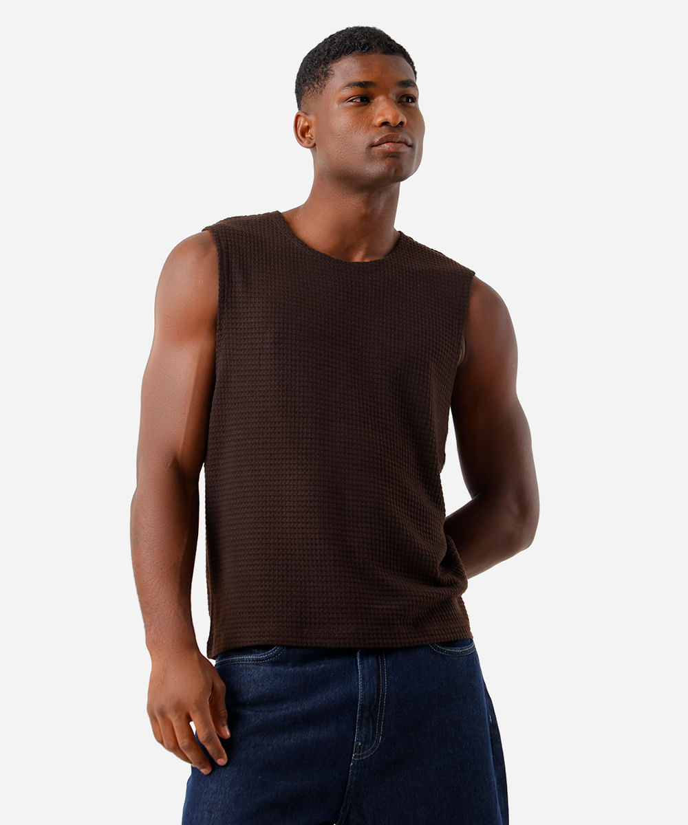 regata masculina de tricot texturizada marrom