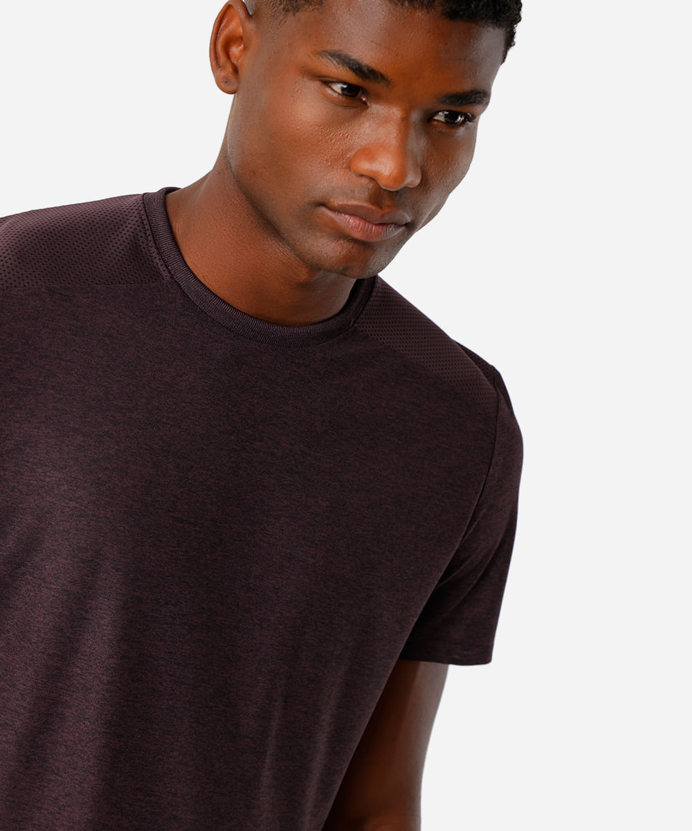 camiseta masculina esportiva com recorte vinho