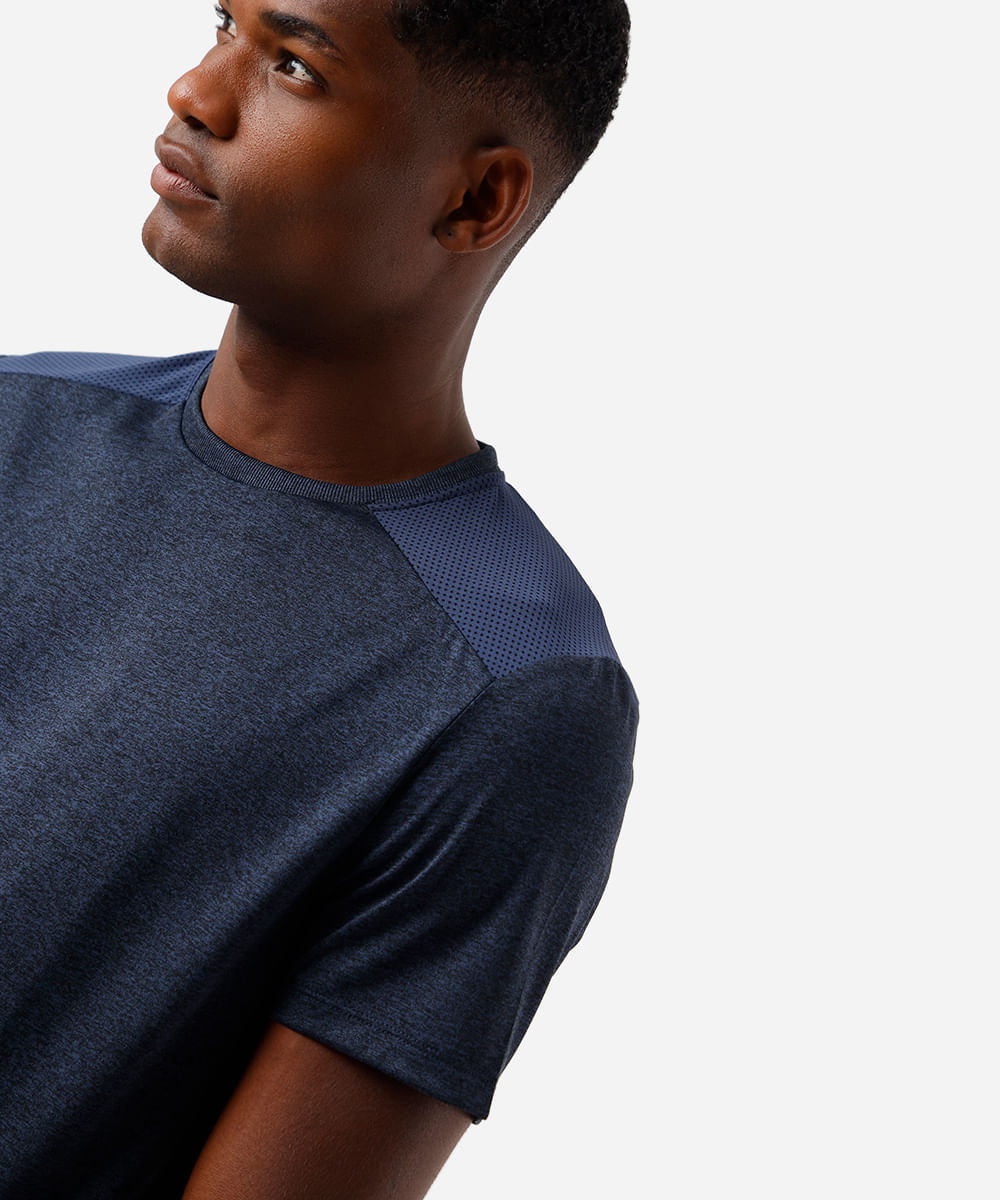 camiseta masculina esportiva com recorte azul