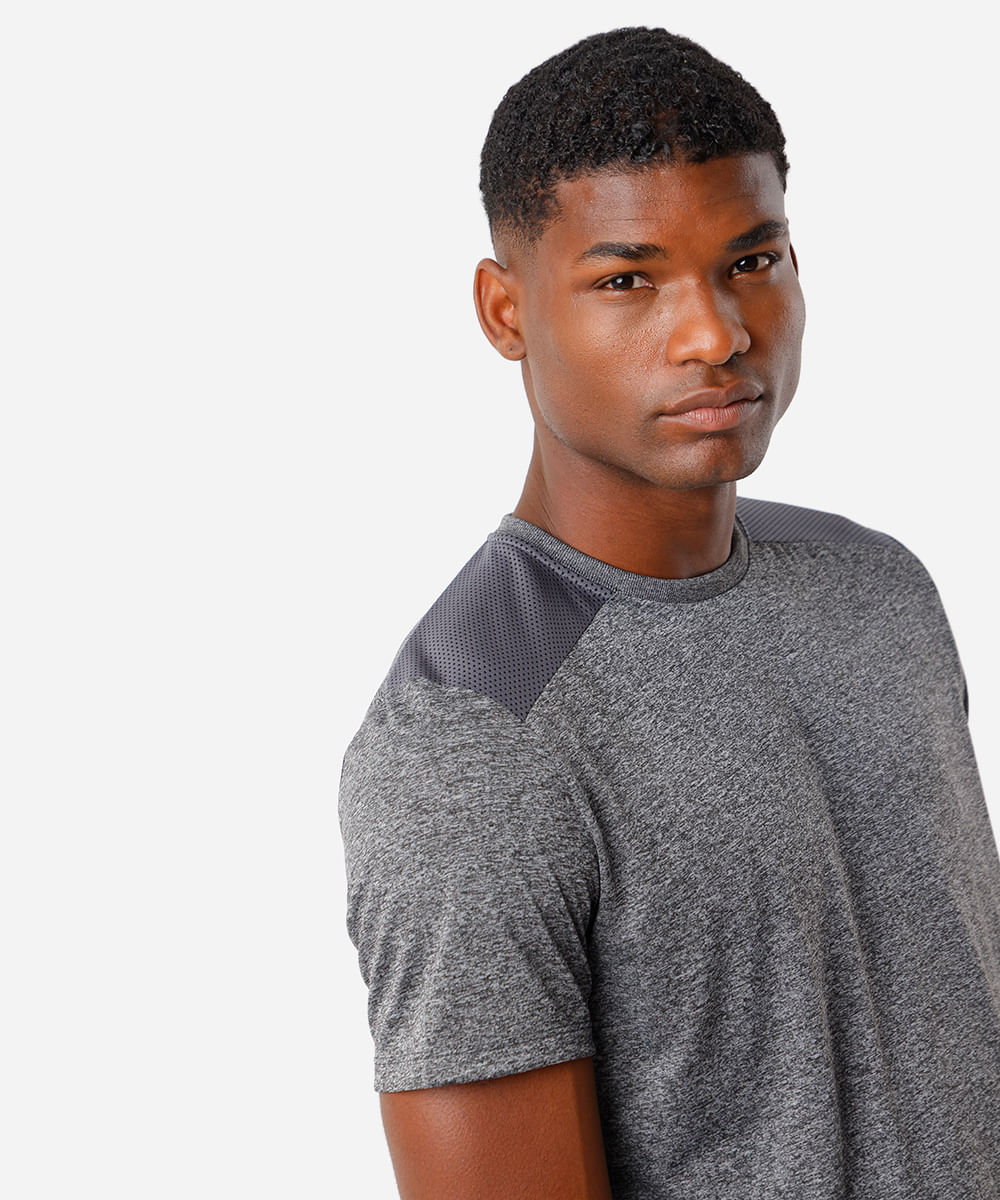 camiseta masculina esportiva com recorte cinza