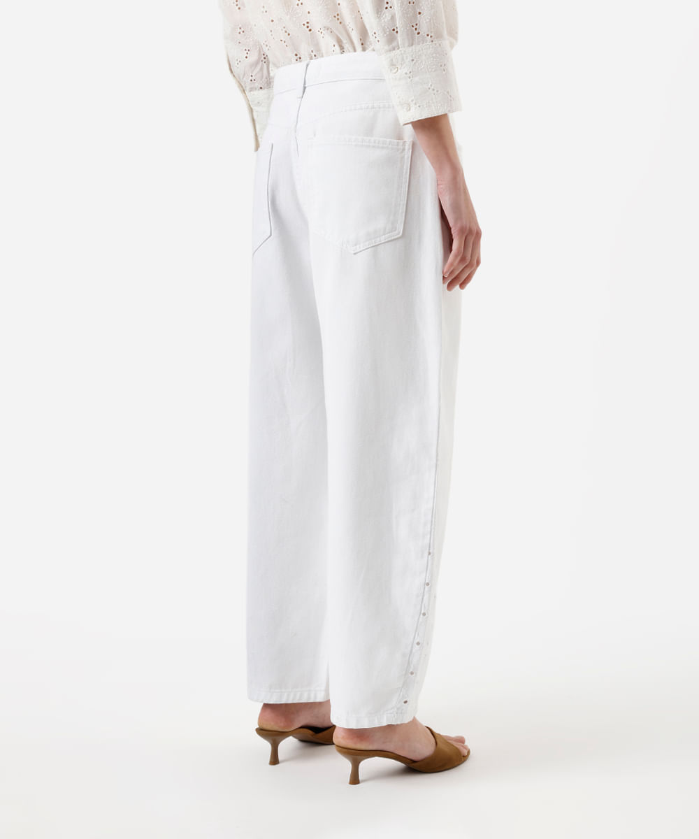 calça barrel feminina de sarja com recorte bordado branca