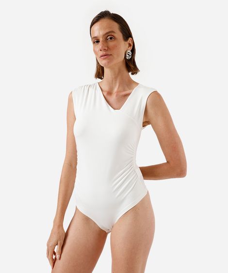 body feminino assimétrico franzido off white