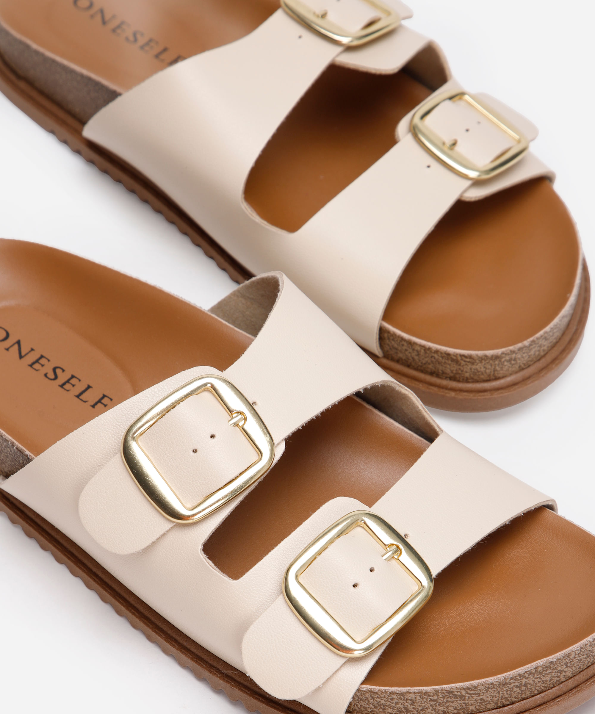 papete com fivelas oneself off white