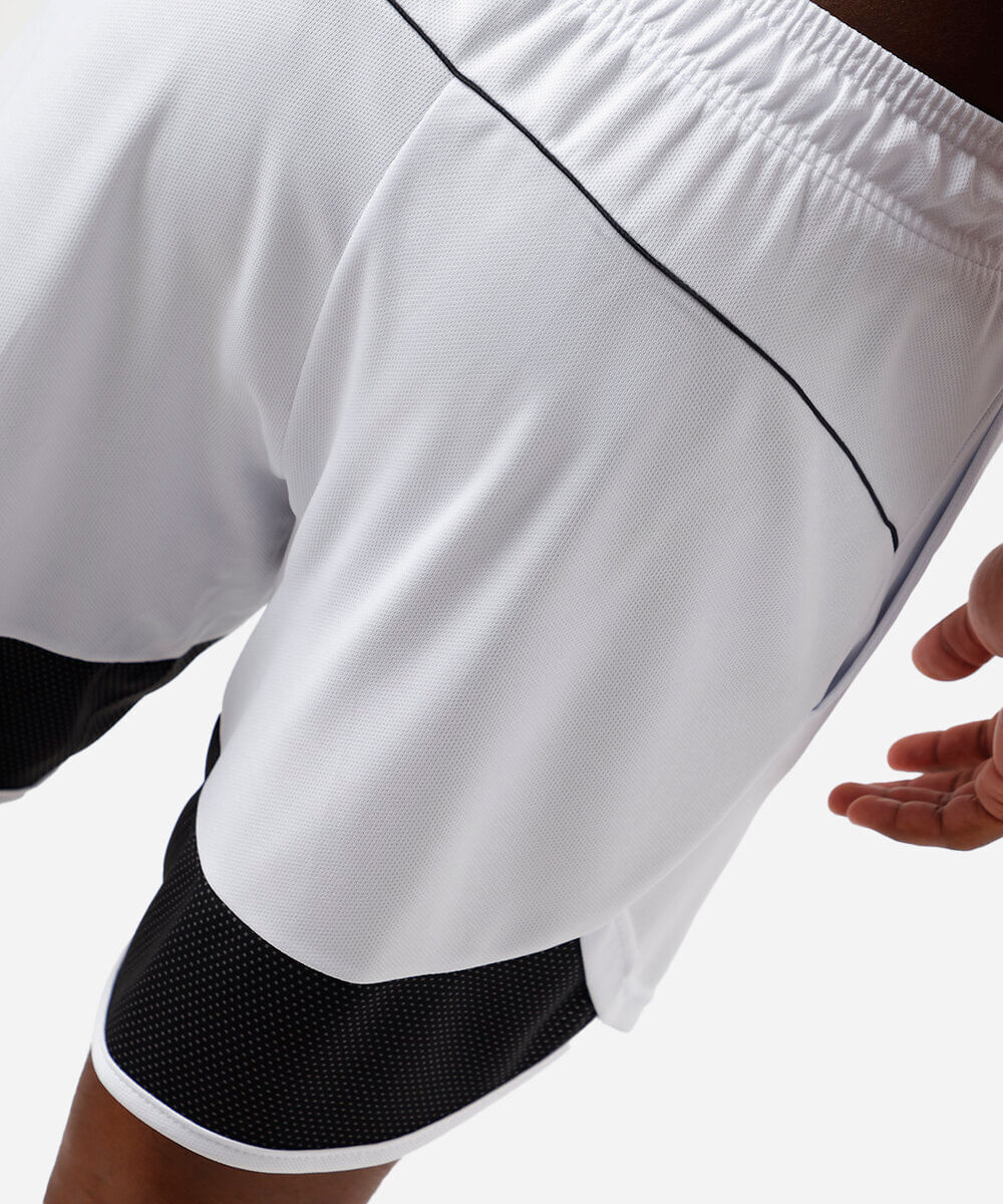 short masculino esportivo com recorte e nervura branco