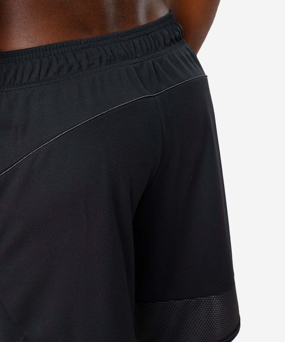 short masculino esportivo com recorte e nervura preto